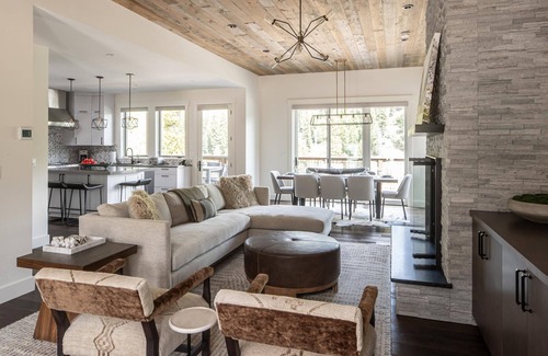Spanish Peaks Cabin | Spend Holidays in Big Sky! Ski-in/Ski-out Spanish Peaks Cabin with Hot Tub!