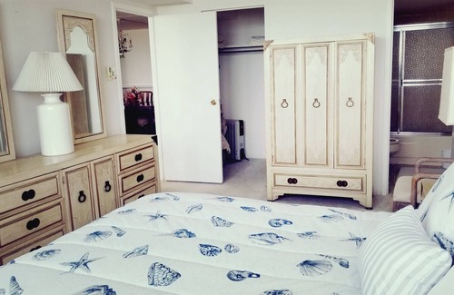 Sea Isle City Condo | Spinnaker 2 Bedroom 2 Bath Condo. Elevator