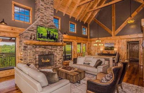 Gatlinburg - Pigeon Forge House | Splashing at the Bluff - Premier Smoky Mountain Views - Indoor Pool Spa - Luxury Cabin - Gatlinburg - Pigeon Forge
