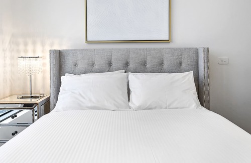 Footscray Apartment | Splendid 2-Bed Apartment with City Views