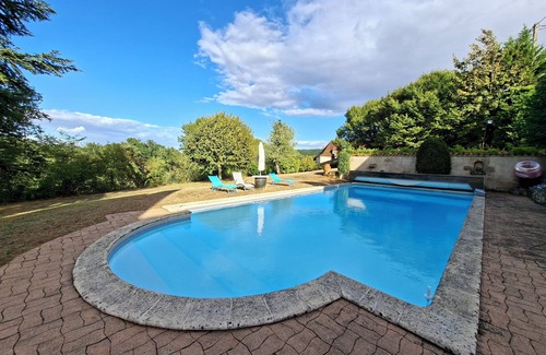 Bassillac and Auberoche House | Splendid 17th century manor house with park. Ideal for family stays.