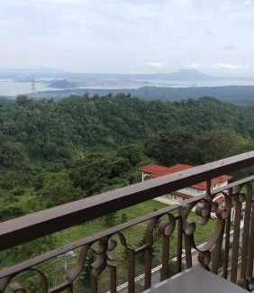 Laurel Apartment | Splendido Tagaytay Taal Lake Staycation Free Parking Netflix No Free Pool No Pet