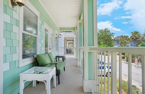 Villages of Crystal Beach House | Splish Splash Pet friendly Pool view