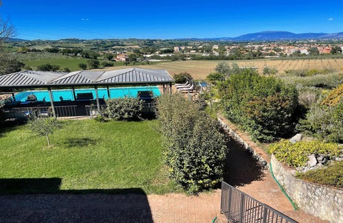 Spoleto Villa | Spoleto-poolside-slps 20, Gardens, pool, jaccuzzi - a fairy tale setting !