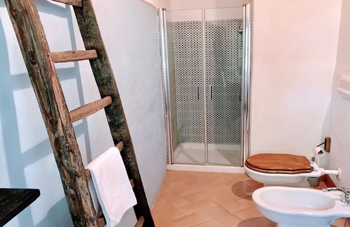 San Brizio Villa | SPOLETO TRANQUILITA + POOL. SLEEPS 20, SPOLETO CENTRE 15 MINS