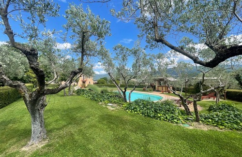 Spoleto Villa | Spoleto Tranquilita. Slps 16. Wifi. Pool. Yoga Studio. Gardens. Fantastic Views.