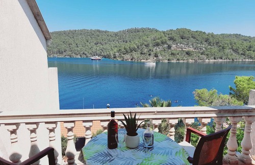 Govedari Apartment | Sponga 2 Apartment with balcony and sea view