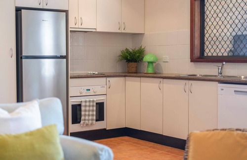 Angourie House | Spooky Beach Lodge - Oceanstays - Pet Friendly