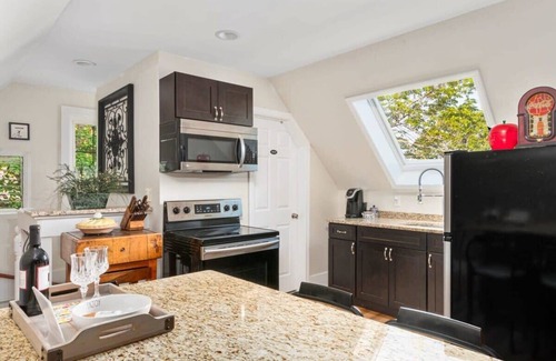 Beverly Condo | *Spooky Halloween 5Br Home|Salem+Beverly|Parking