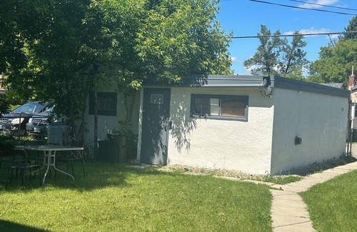 East Kildonan House | Spotless 4 Bedroom House in Winnipeg Sleep 8.