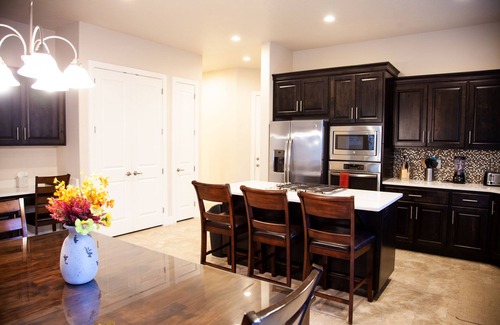 Washington House | SPOTLESS, Booking for SUMMER AND FALL 3bdrm 2bth ONE LEVEL Great location!