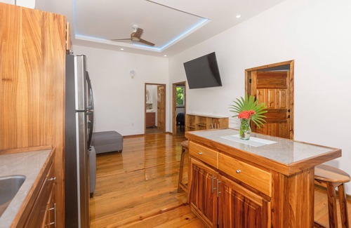 Antoneys Cay Cabin | Spotless Cabana in West End
