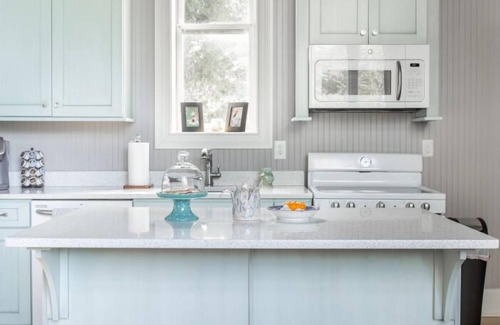 Franklin House | Spotless Cottage in Gorgeous Setting, Pet Friendly