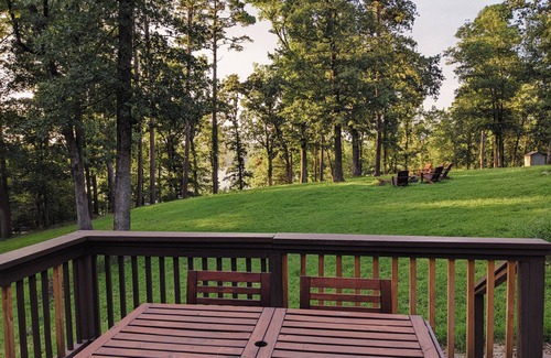 Scroggins House | Sprawling 3-bedroom house in delightful Scroggins with WiFi, AC and lakeview