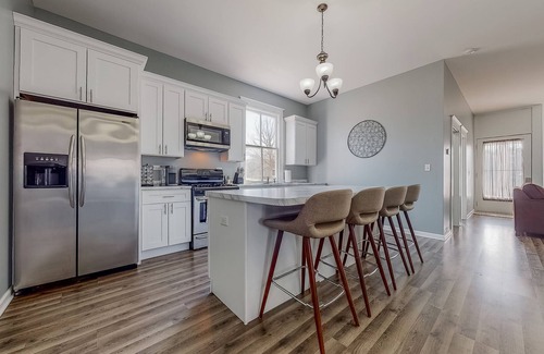 Aurora House | Spread out - Renovated 5BR+Loft, Sleeps 12+
