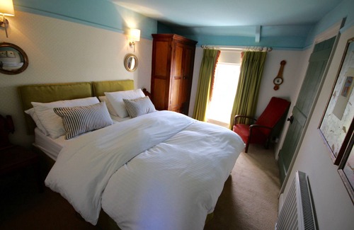 Burry Port Cottage | SPRING BREAKS - COSY COTTAGE; BEACHES; DOG FRIENDLY