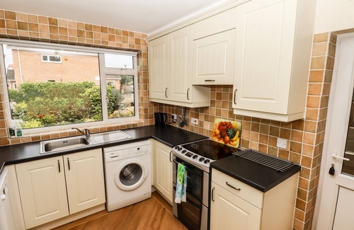 Birkdale Cottage | SPRING CLOSE, pet friendly, with a garden in Southport