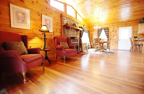Bryson City House | Spring Fling at Bryson City ! - Cozy Log Cabin