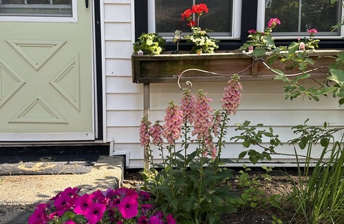 Spring Lake House | Spring Lake Cottage. 3 night reservations allowed, weeklong discounts available