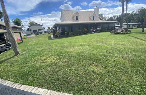 Fort McCoy House | Springfed Canal on Lake George/Large 4 Bedroom house on water/Boat Ramp/Hot Tub