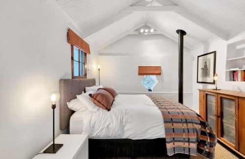 Cape Town City Centre Apartment | Squirrel Leap - Stylish & Cozy Table Mountain Cottage