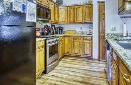 Davis House | SRL3-Very Private, Walk to Lakes! Hot tub! Pets ok!