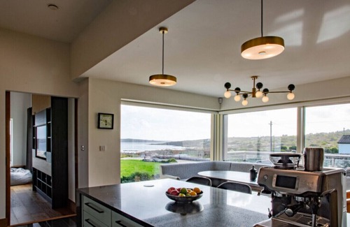 Carraroe Ski Chalet | Sruthán Pier House - A luxurious getaway awaits