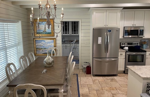 East Beach Cottage | SSI, East Beach cottage w/large pool. Pet friendly. Bikes. Putting green
