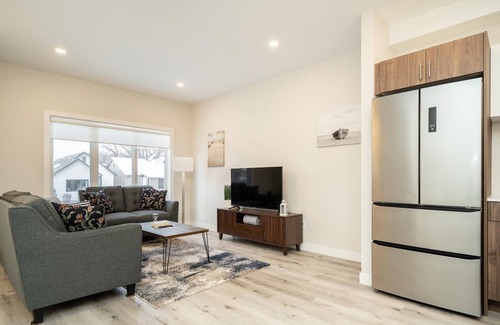 Winnipeg House | St. Boniface + Elegant 3 Bdr + Parking (16)