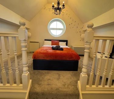 St Helens Apartment | St Helens Apt Near Town Center & Theater, Free Parking & WiFi