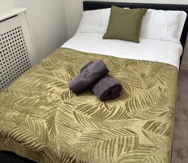 St Helens Apartment | St Helens Apt Near Town Center & Theater, Free Parking & WiFi