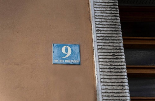 Barriera Vecchia-San Giacomo Apartment | St. James District Modern Apartment