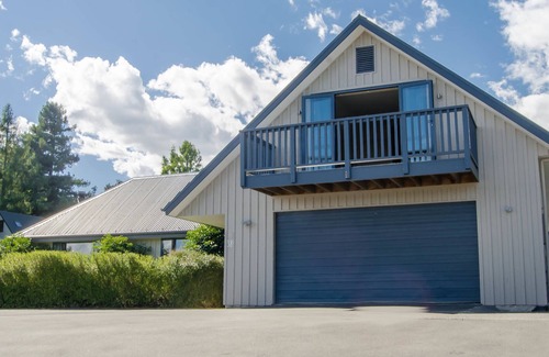 Hanmer Springs Cottage | ST JAMES MANOR, family friendly, with a garden in Hanmer Springs