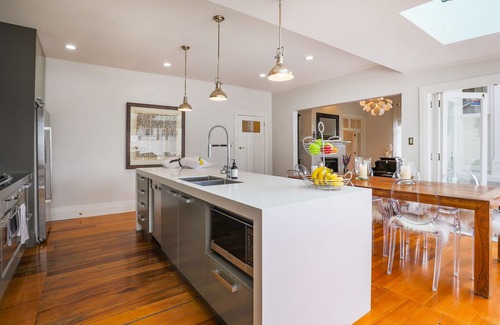 St. Mary's Bay House | St Marys Bay 4 Bedroom Luxurious Villa for 8 & 2 Carparks