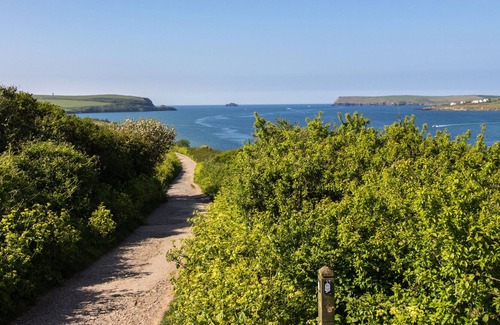 Treator Cabin | ST PETROCS 9, pet friendly, luxury holiday cottage in Padstow