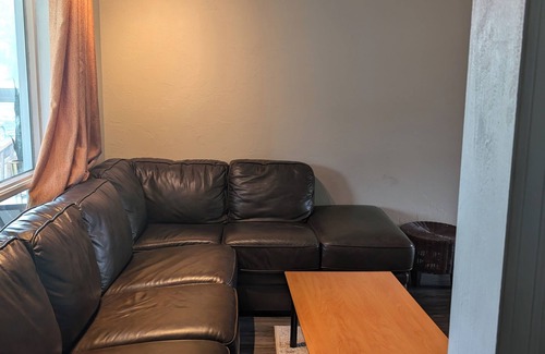 Winnipeg House | St. Thérèse’s Nest: Your Peaceful Retreat Minutes from the Pulse of the City
