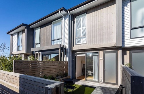 Remuera Apartment | St Vincent Charmer - Stylish Townhouse w CarPark