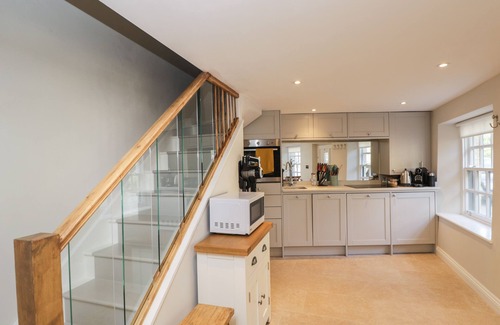 Northleach Cottage | STABLE COTTAGE, pet friendly in Northleach