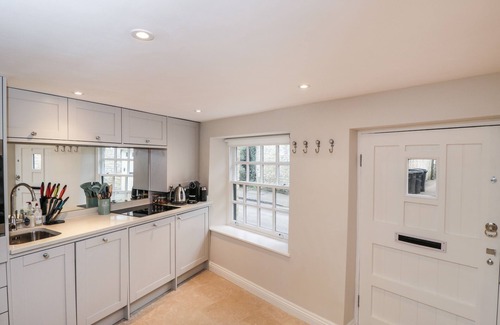 Northleach Cottage | STABLE COTTAGE, pet friendly in Northleach