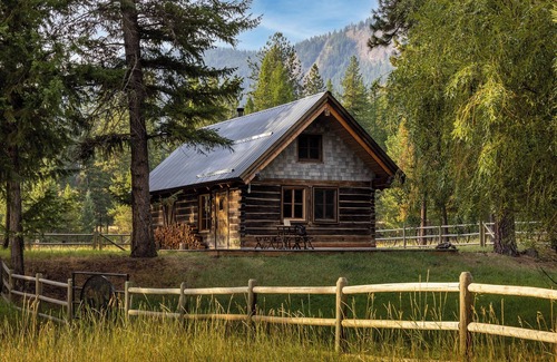 Superior Cabin | Stagecoach Exchange Cabin - Alpine Falls Ranch