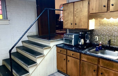 Clifton Forge Cabin | Stained Glass, Fall Foliage, King Bed, Fly Fishing, Fireplaces, Hike Douthat