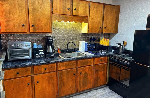 Clifton Forge Cabin | Stained Glass, Fall Foliage, King Bed, Fly Fishing, Fireplaces, Hike Douthat