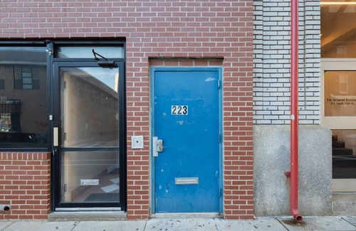 Chinatown Apartment | Stairway 3BR Apt w W D Ideal for Groups