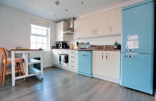 Swindon Apartment | STALDON COURT - Open Plan Apartment, High Speed Wi-Fi, Free Parking