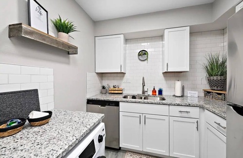 Lawrence Apartment | Stallion 2bedroom 1bath w/Free Parking and Wi-Fi Peaceful and Clean Book now!