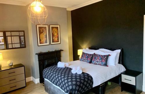 Stoke-on-Trent House | Stamer House by YourStays, Stylish quirky house, with 4 double bedrooms, BOOK NOW!