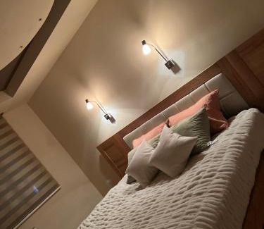 Pale Apartment | Stan na dan Dahlia Pale