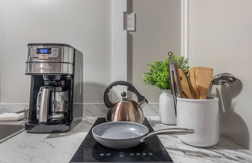 Old Seminole Heights Apartment | Stand alone studio with private driveway and fenced in backyard.