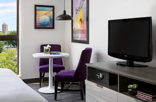Lower Allston Hotel | Standard 2 Queens Room at Studio Allston Hotel