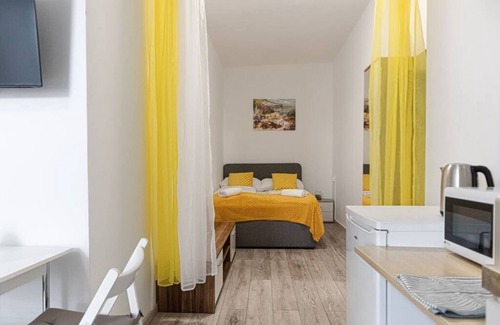 Favoriten Apartment | Standard 3BR/3BA Apt. near Hauptbahnhof